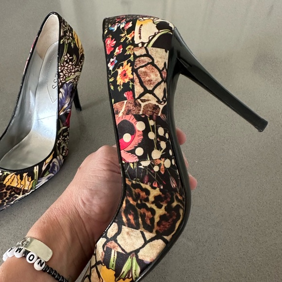 Guess Floral Animal Polka Dot Heels - Picture 4 of 6